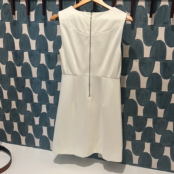 Diane von Furstenberg DVF white Carrie sheath dress. Size 4. NWT. Never worn. - Picture 2 of 4